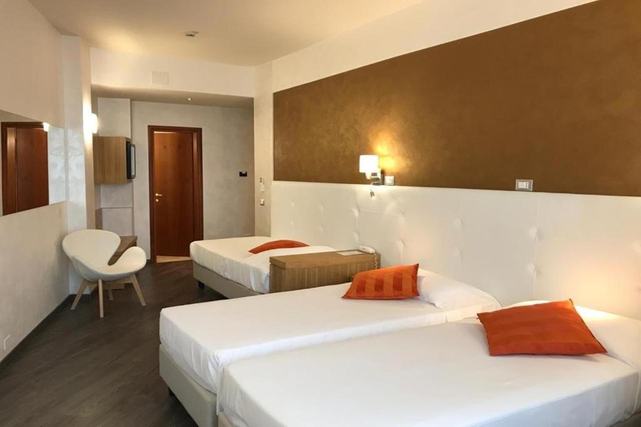 Hotel Europa Padova Bagian luar foto